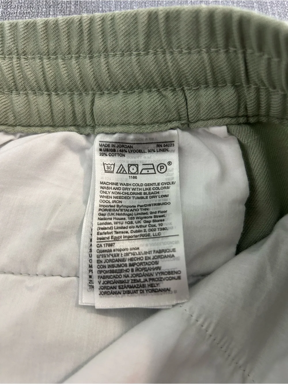 Banana Republic Sage Green Elastic Waist Cropped Pants Soft draping Linen Blend